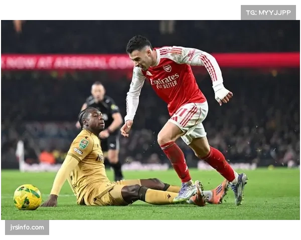 争议瞬间:VAR介入取消阿森纳点球,主裁查看回放后改判 争议瞬间:VAR介入取消阿森纳点球,主裁查看回放后改判